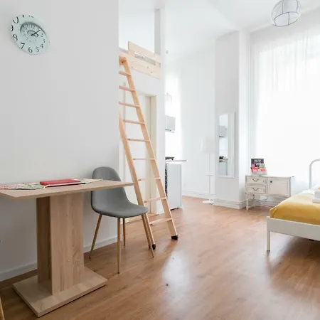 City Studio In Friedrichshain 아파트 *